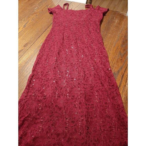 Medium Candalite Burgandy Spaghetti Strap Off Shoulder Special Occasion Dress - Picture 6 of 7